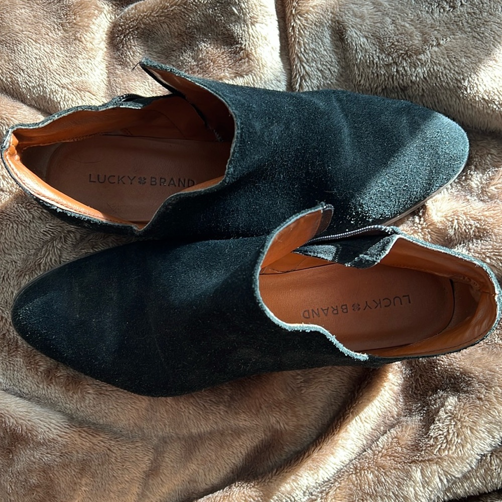Lucky Brand suede leather ankle booties size 9 - only worn a couple times!